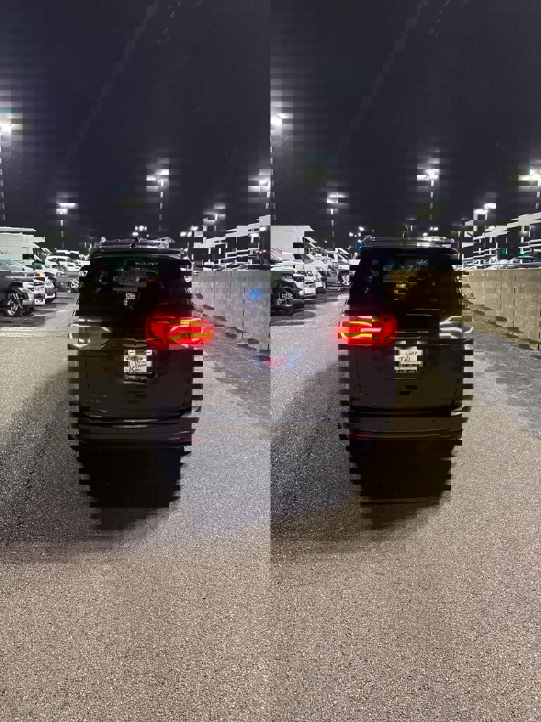 Used 2020 Chrysler Pacifica Touring-L Plus w/ Tire & Wheel Group image 4