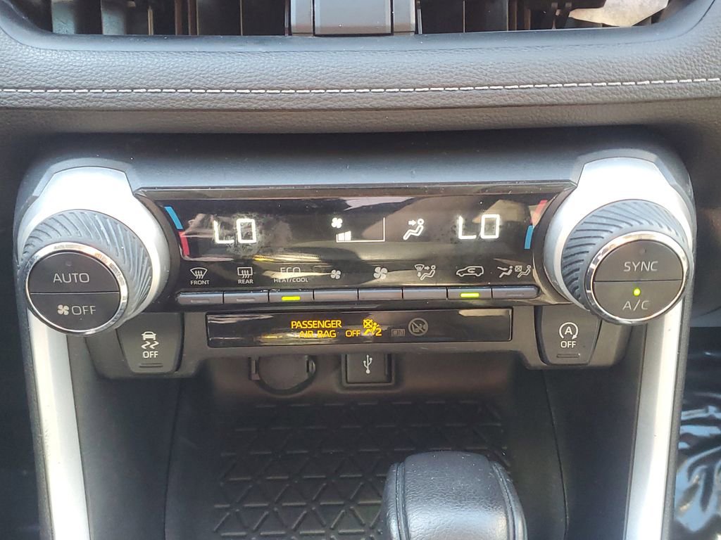 Used 2021 Toyota RAV4 XLE image 33