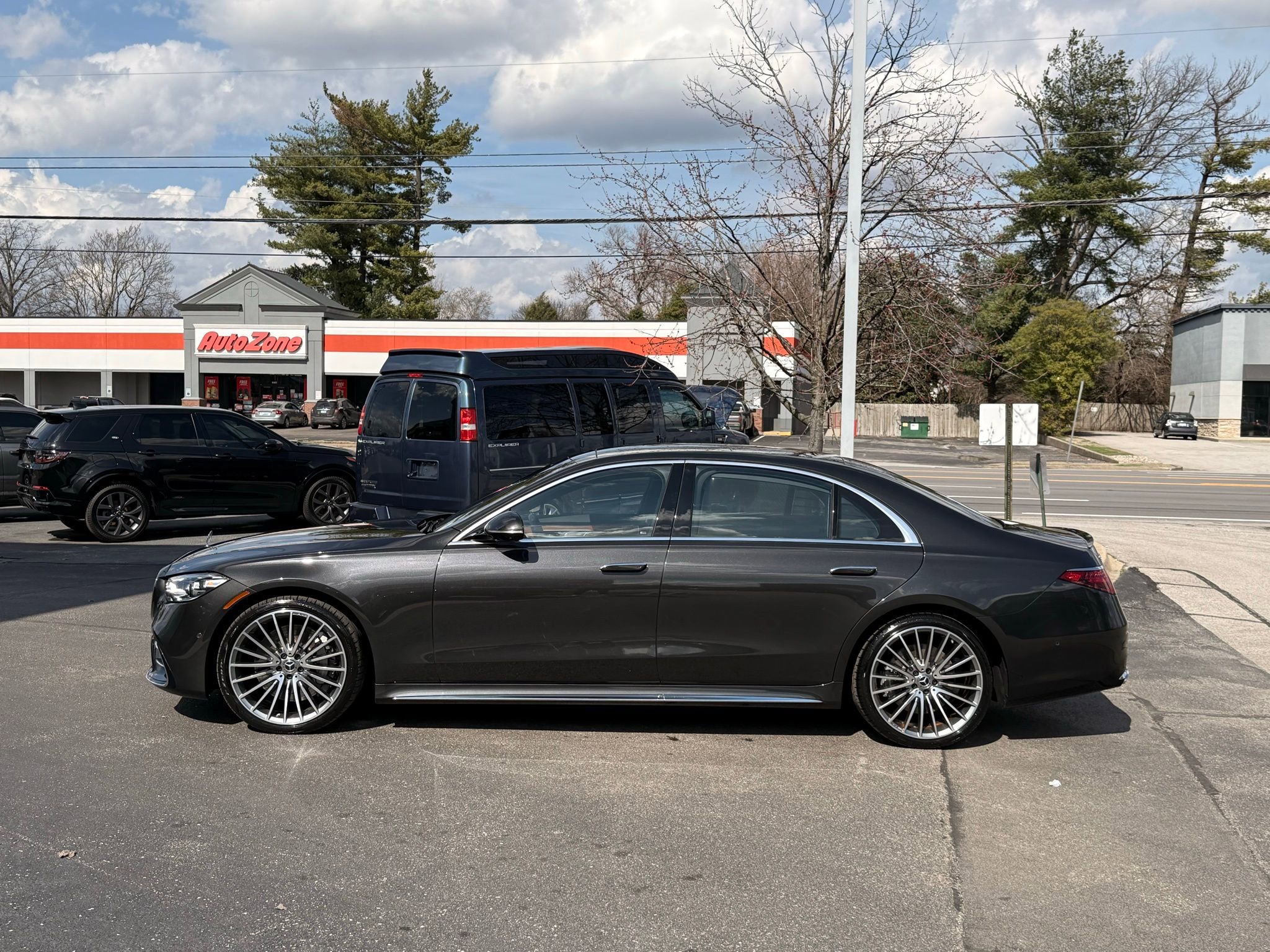 Used 2022 Mercedes-Benz S 580 4MATIC Sedan w/ AMG Line Package image 5