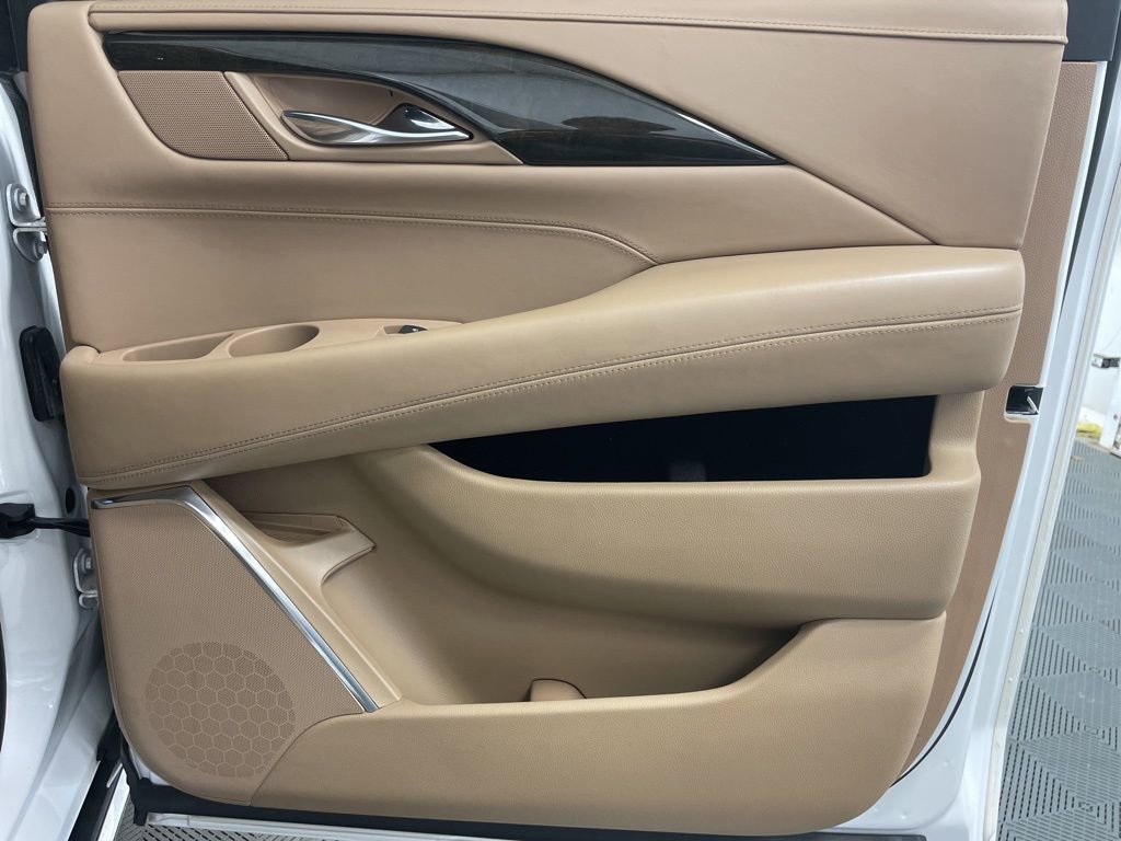 Used 2019 Cadillac Escalade ESV Platinum image 33