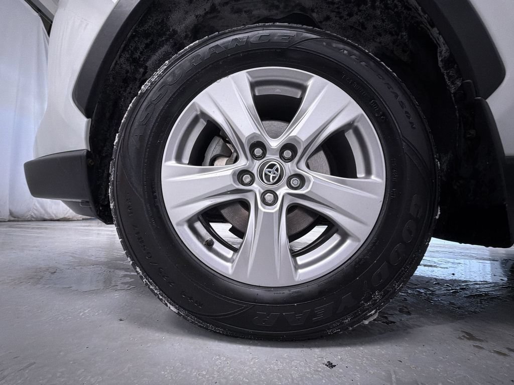 Used 2023 Toyota RAV4 XLE AWD/4WD image 10