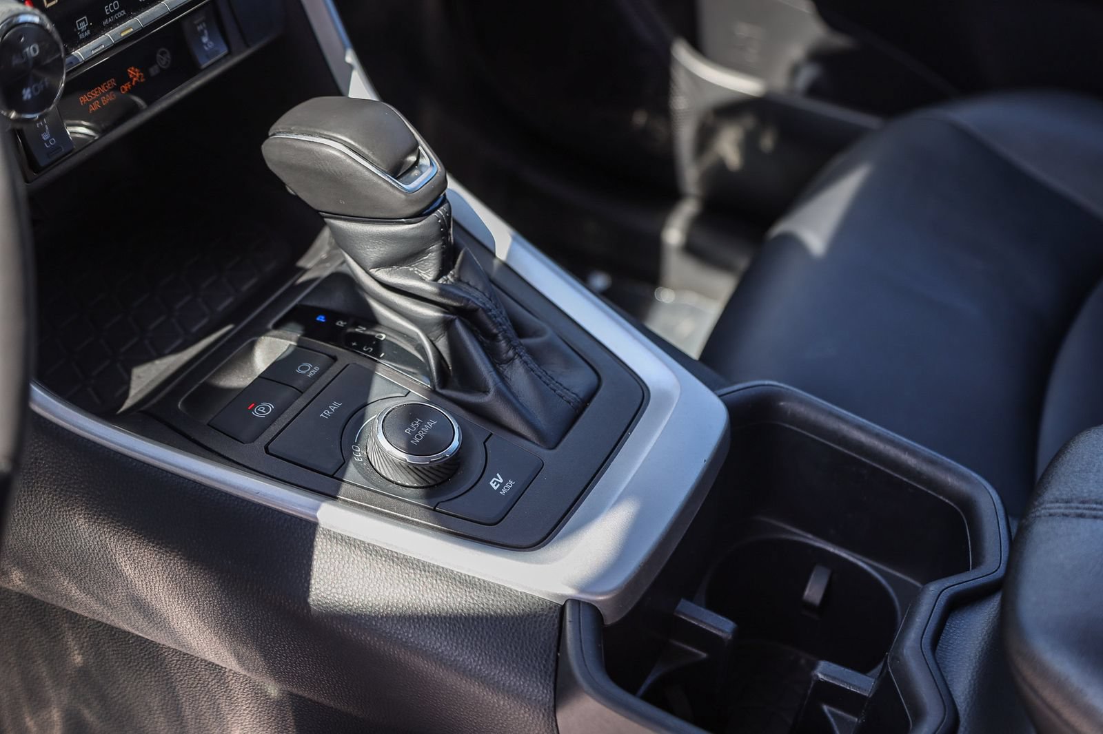 Certified 2022 Toyota RAV4 XLE Premium AWD/4WD image 18