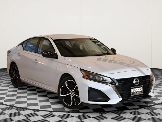 Used 2025 Nissan Altima 2.5 SR image 1