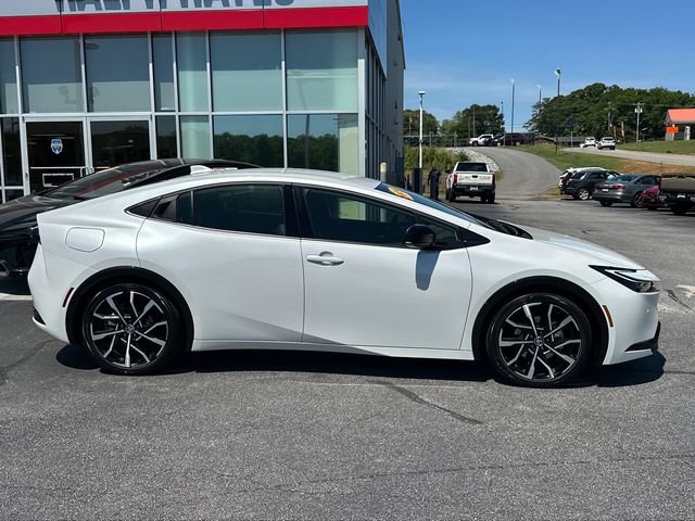 Used 2024 Toyota Prius Prime FWD image 2