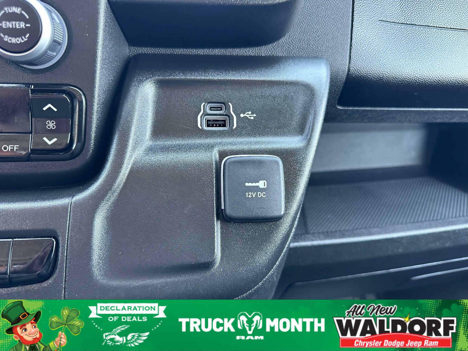 Used 2024 RAM ProMaster 2500 w/ Convenience Group image 14