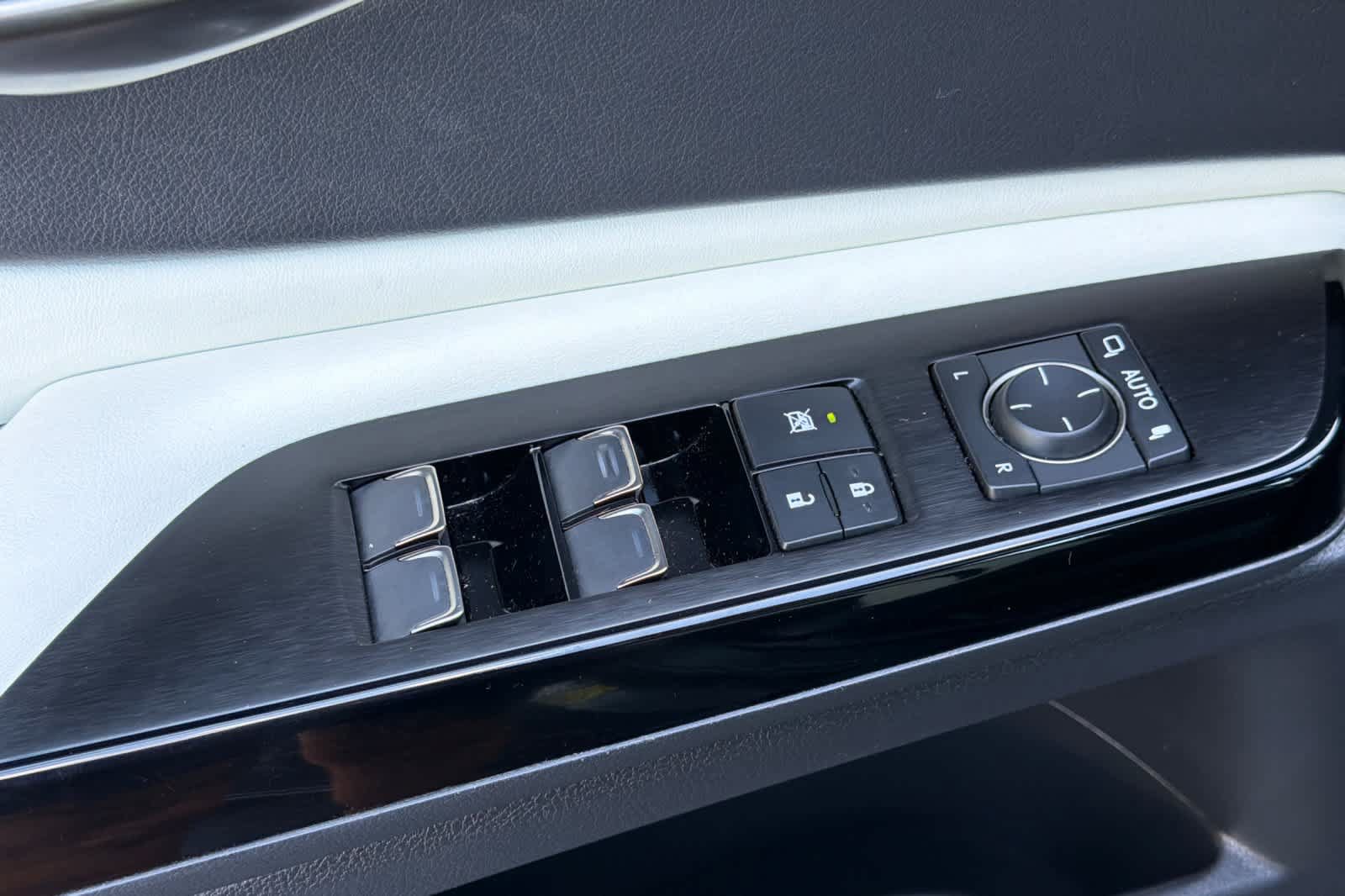 Certified 2023 Lexus ES 300h F Sport w/ Accessory Package (Z2) FWD image 13