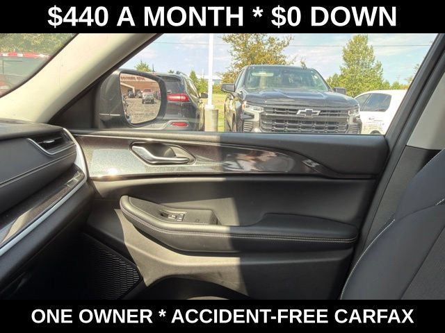 Used 2023 Jeep Grand Cherokee L Laredo AWD/4WD image 29