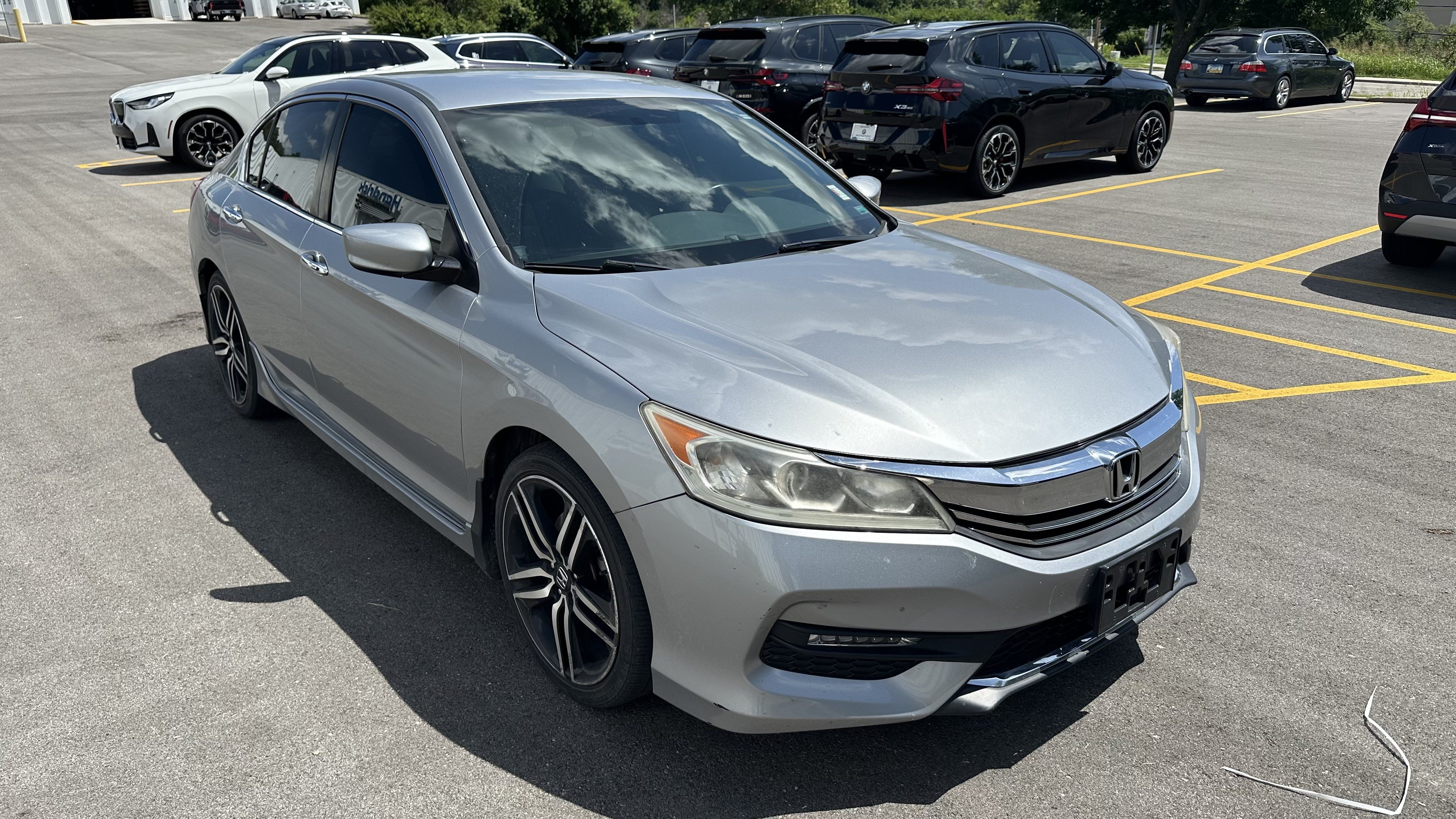 Used 2017 Honda Accord Sport image 2