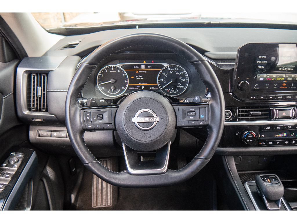 Used 2023 Nissan Pathfinder SL w/ Black Appearance Package AWD/4WD image 23