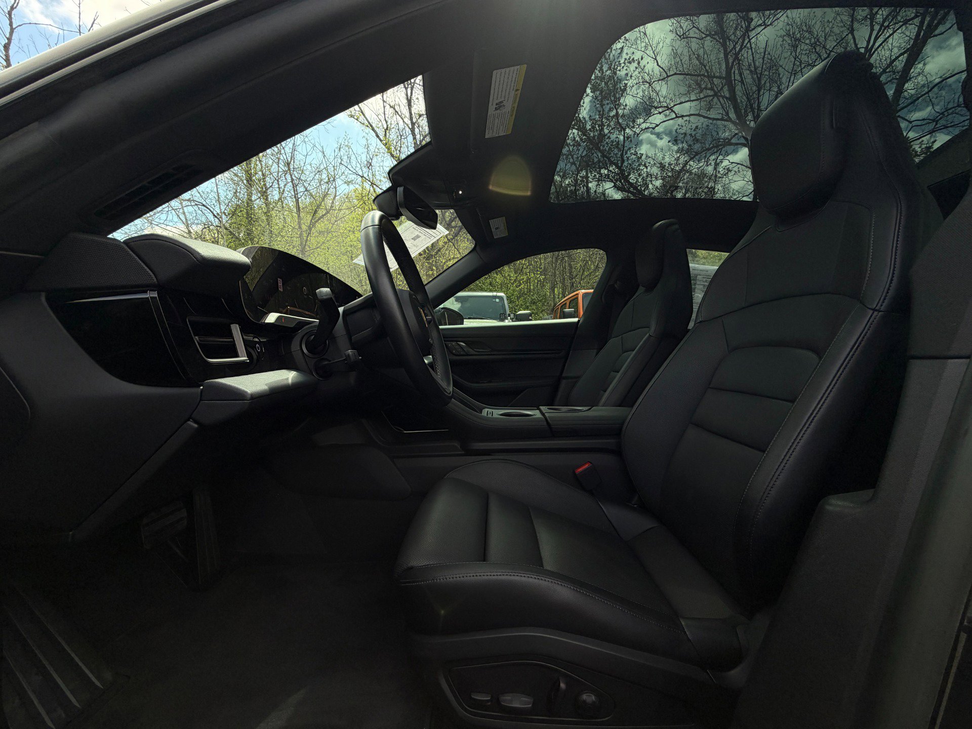 Used 2022 Porsche Taycan image 11