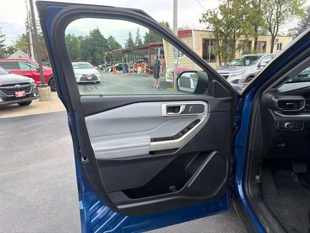 Used 2021 Ford Explorer XLT w/ Equipment Group 202A AWD/4WD image 21