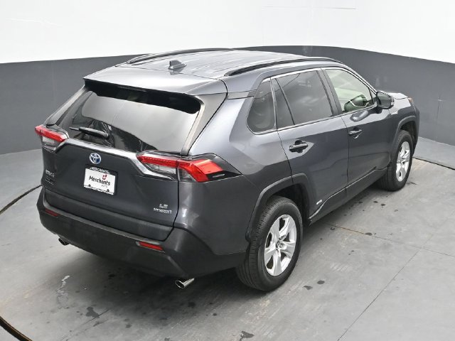 Used 2021 Toyota RAV4 LE AWD/4WD image 28