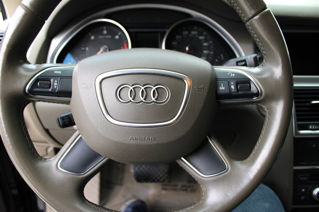 Used 2013 Audi Q7 TDI Prestige w/ Prestige Pkg image 32