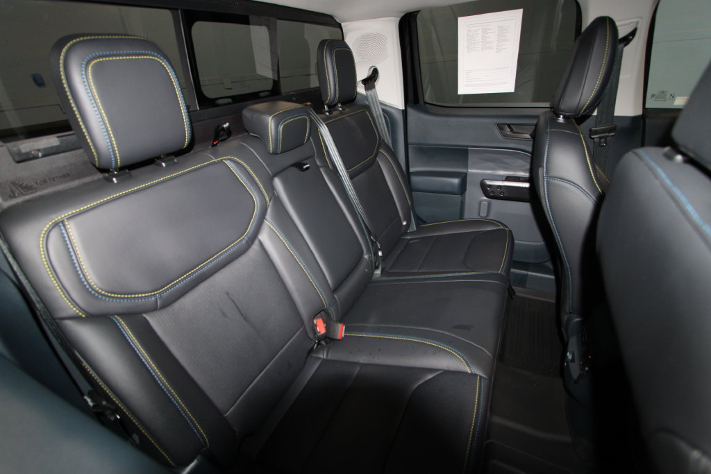 Used 2025 Ford Maverick Lobo AWD/4WD image 26