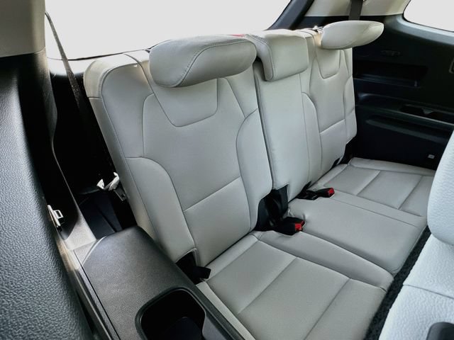 Used 2025 Kia Telluride EX w/ EX Captain's Chair Package AWD/4WD image 28