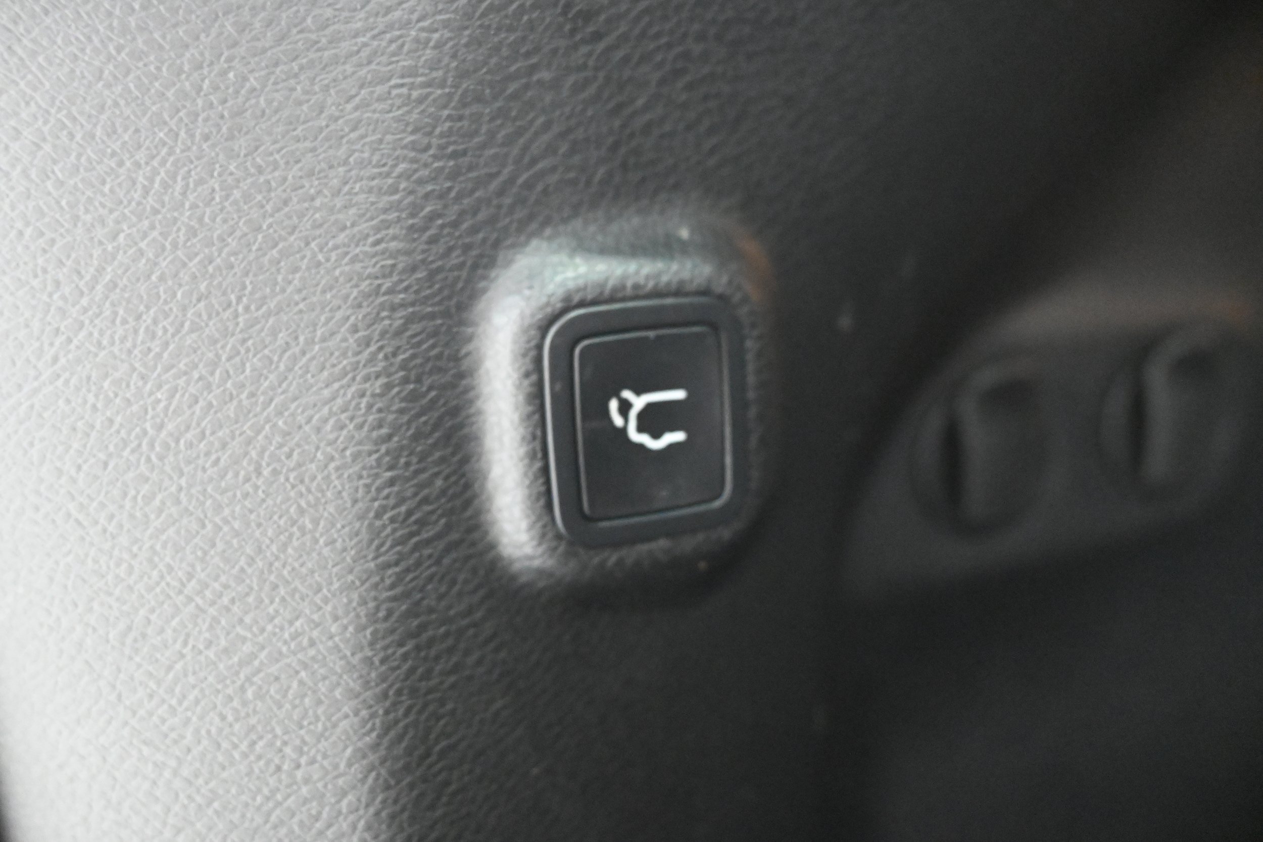 Used 2019 Jeep Cherokee Limited w/ Trailer Tow Group AWD/4WD image 33