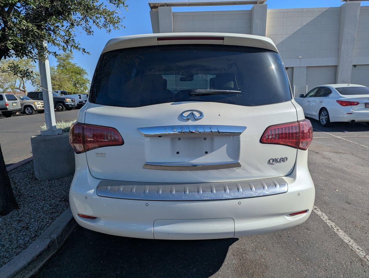 Used 2017 INFINITI QX80 4WD w/ Driver Assistance Package image 6