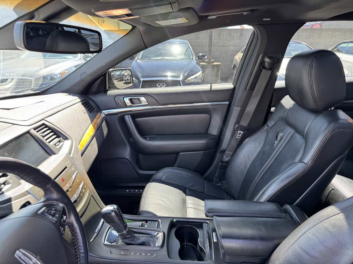 Used 2015 Lincoln MKS FWD image 33