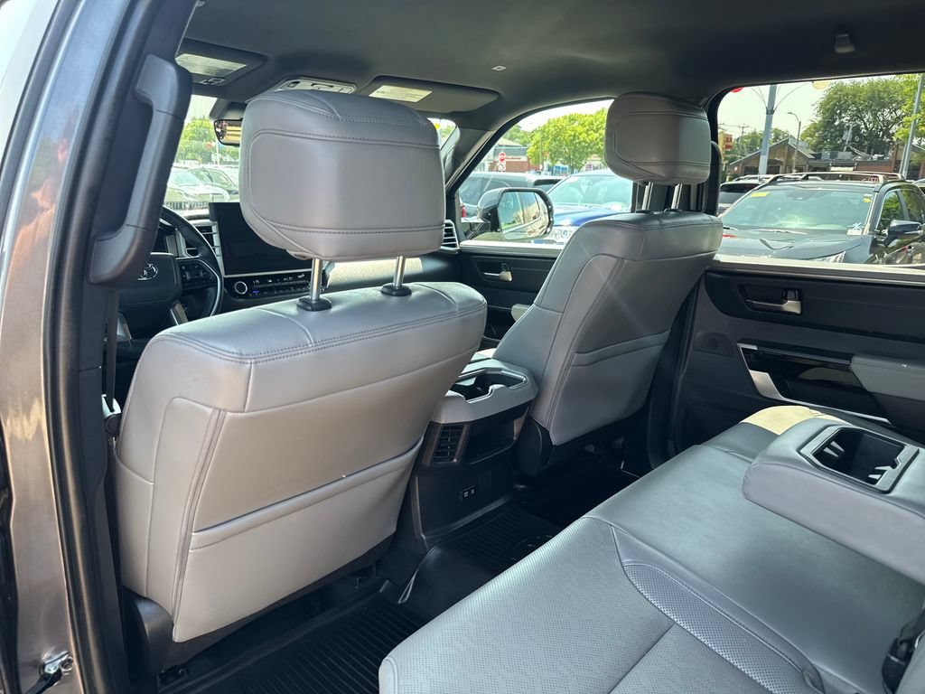 Used 2025 Toyota Tundra Limited AWD/4WD image 38