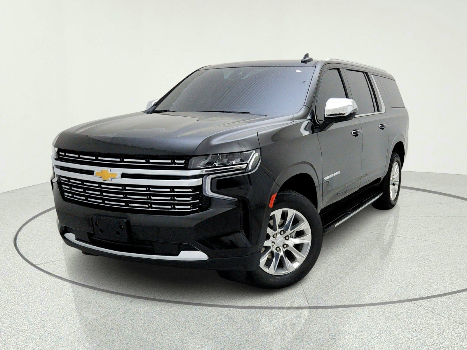 Used 2023 Chevrolet Suburban Premier RWD image 2