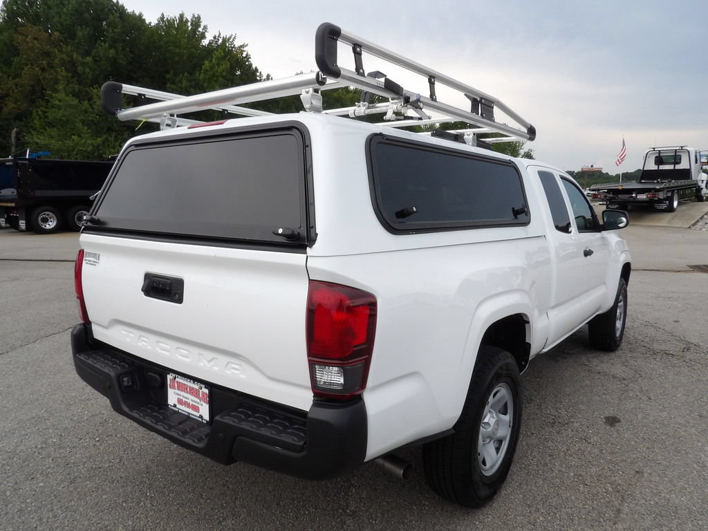 Used 2023 Toyota Tacoma SR RWD image 7
