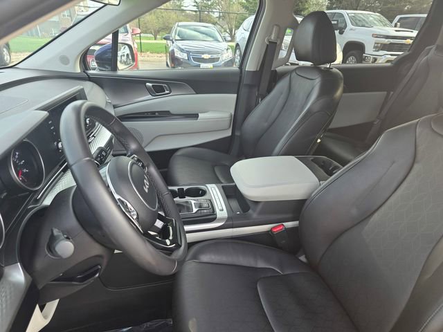 Used 2024 Kia Carnival LX FWD image 37