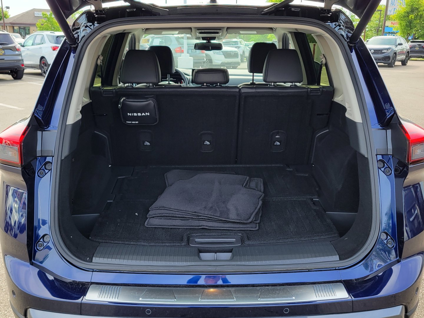 Certified 2025 Nissan Rogue SL AWD/4WD image 8