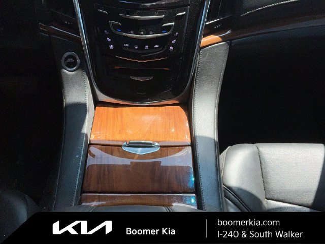 Used 2016 Cadillac Escalade Luxury AWD/4WD image 24