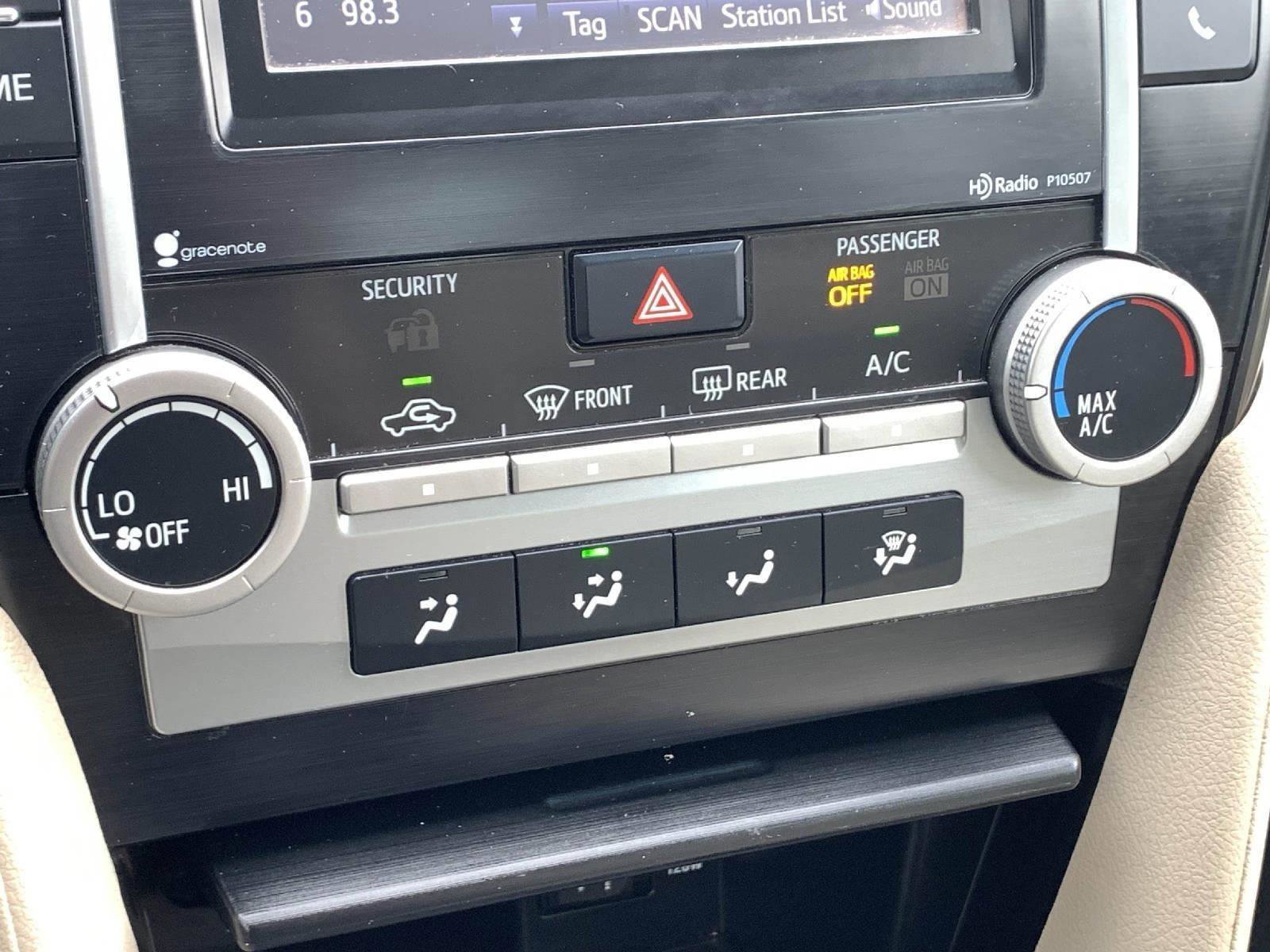 Used 2014 Toyota Camry LE FWD image 23