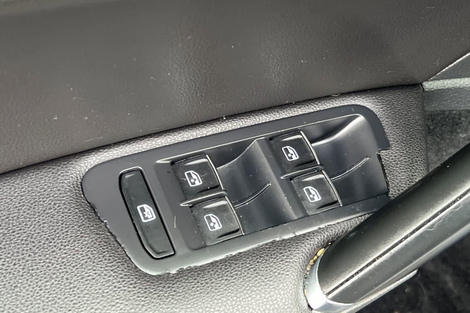 Used 2017 Volkswagen Golf Wolfsburg Edition image 13