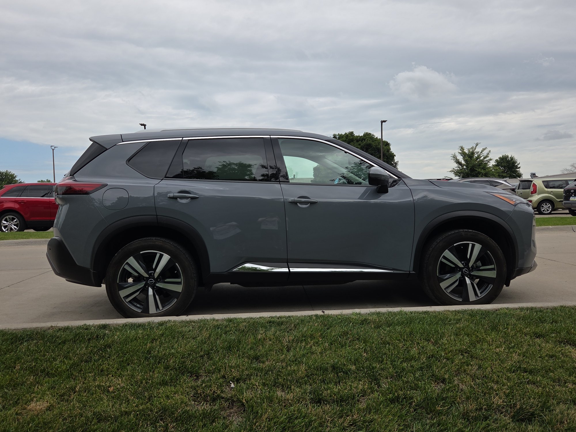 Used 2023 Nissan Rogue SL AWD/4WD image 7