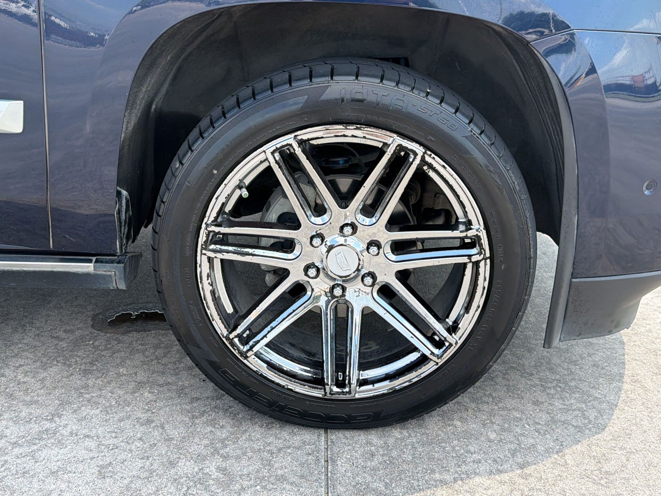 Used 2018 Cadillac Escalade Premium Luxury RWD image 13