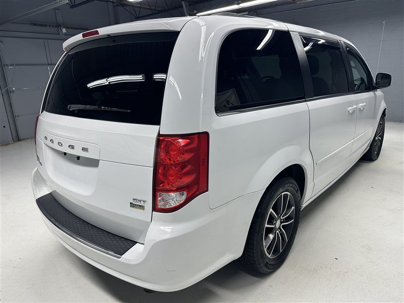 Used 2017 Dodge Grand Caravan SXT FWD image 12