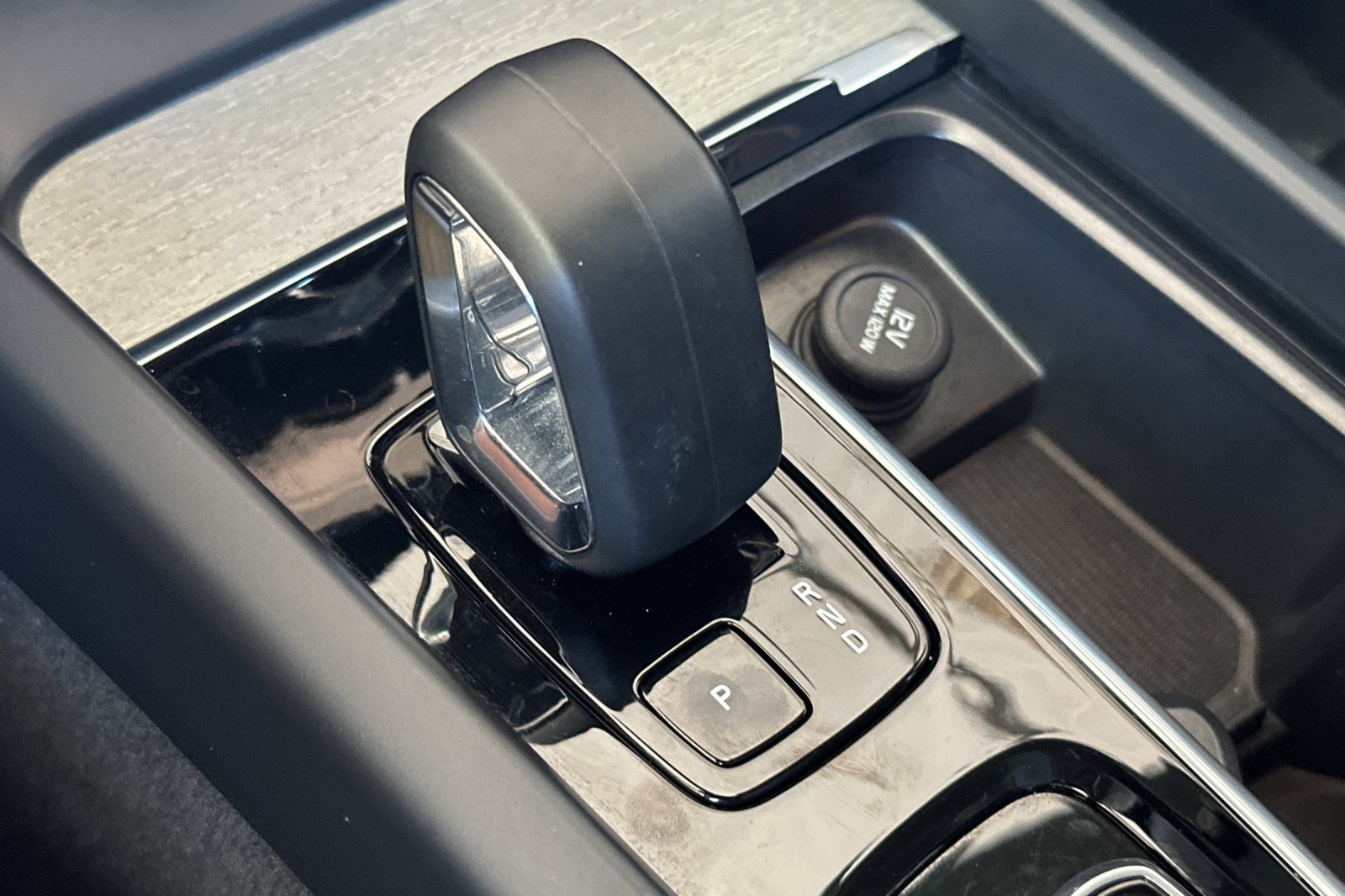 Certified 2025 Volvo XC60 B5 Plus AWD/4WD image 26