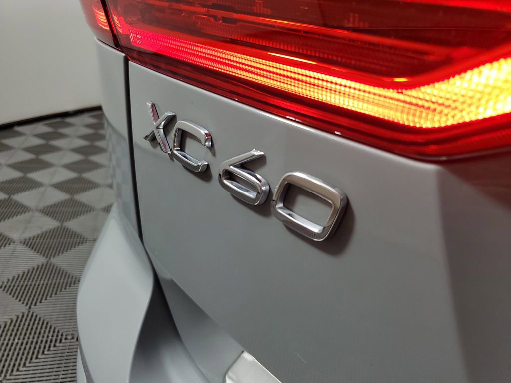 Used 2024 Volvo XC60 B5 Ultimate w/ Protection Package Premier image 10