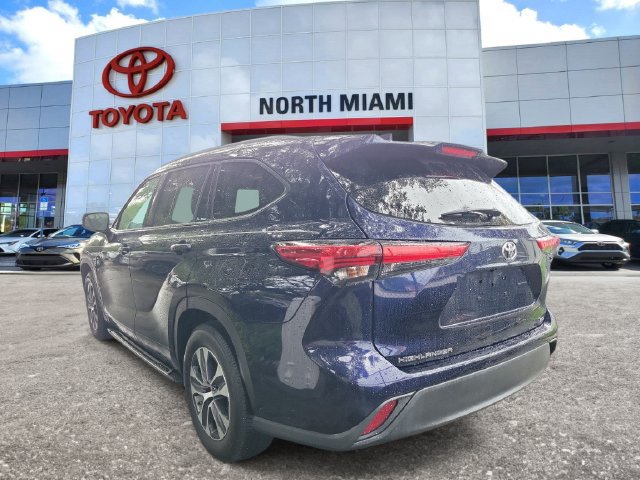 Used 2021 Toyota Highlander XLE FWD image 3
