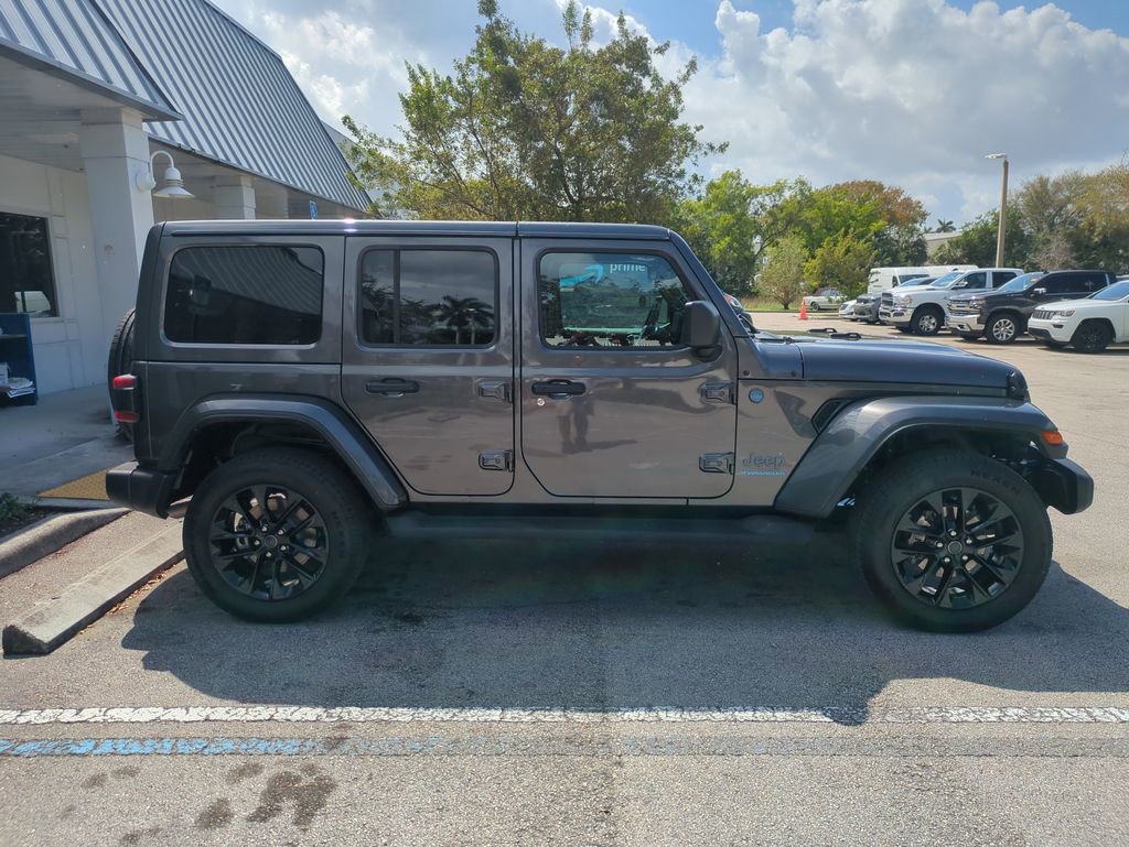 Used 2025 Jeep Wrangler Sahara 4xe image 5