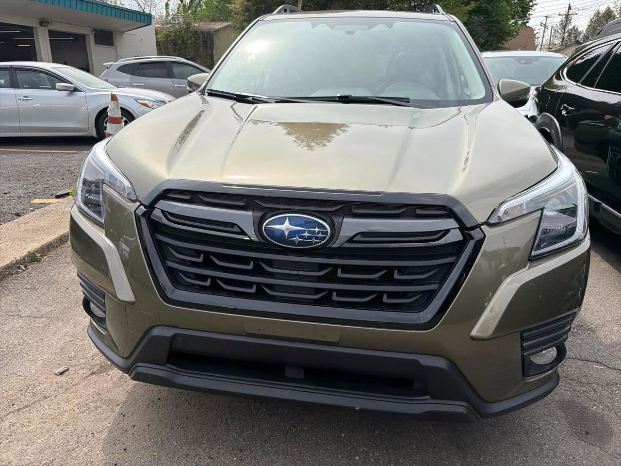 Used 2023 Subaru Forester Limited AWD/4WD image 2