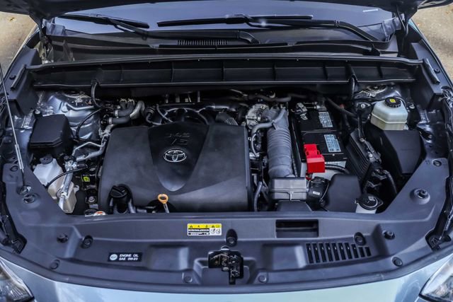 Used 2022 Toyota Highlander XLE AWD/4WD image 28