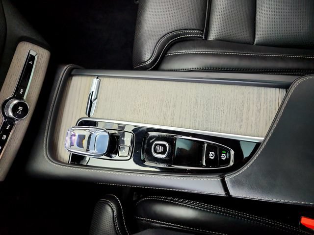 Used 2024 Volvo XC90 T8 Ultimate w/ Protection Package Premier AWD/4WD image 23