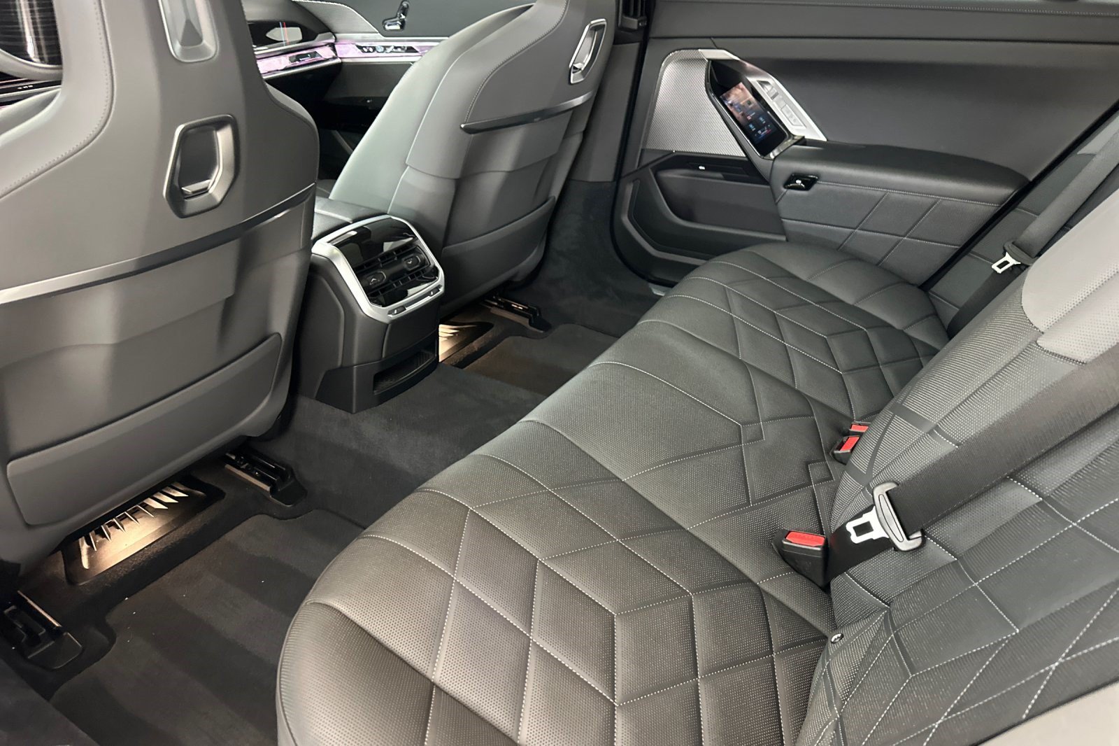 Certified 2023 BMW 740i RWD image 26