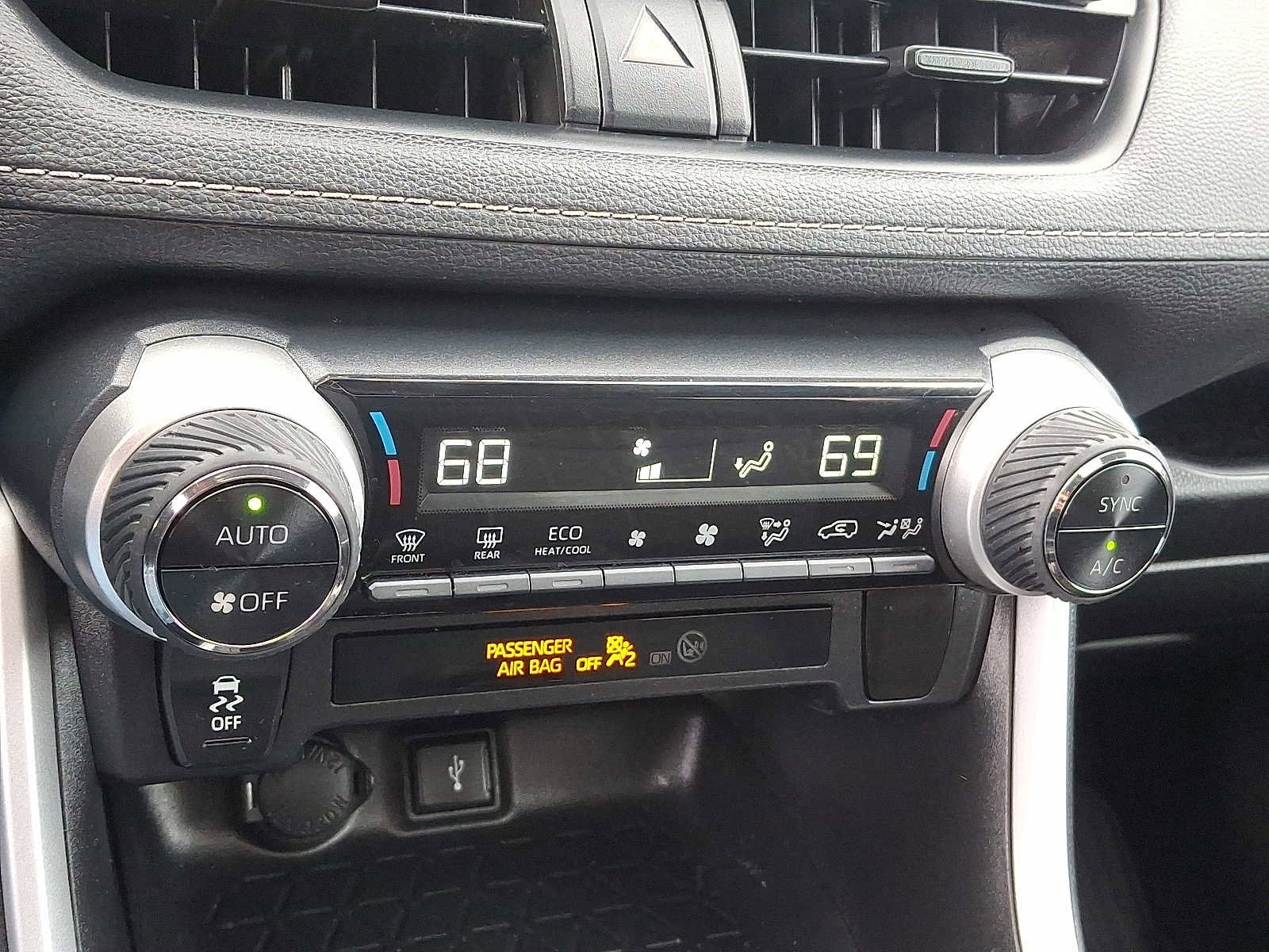 Certified 2021 Toyota RAV4 XLE w/ Convenience Package image 19