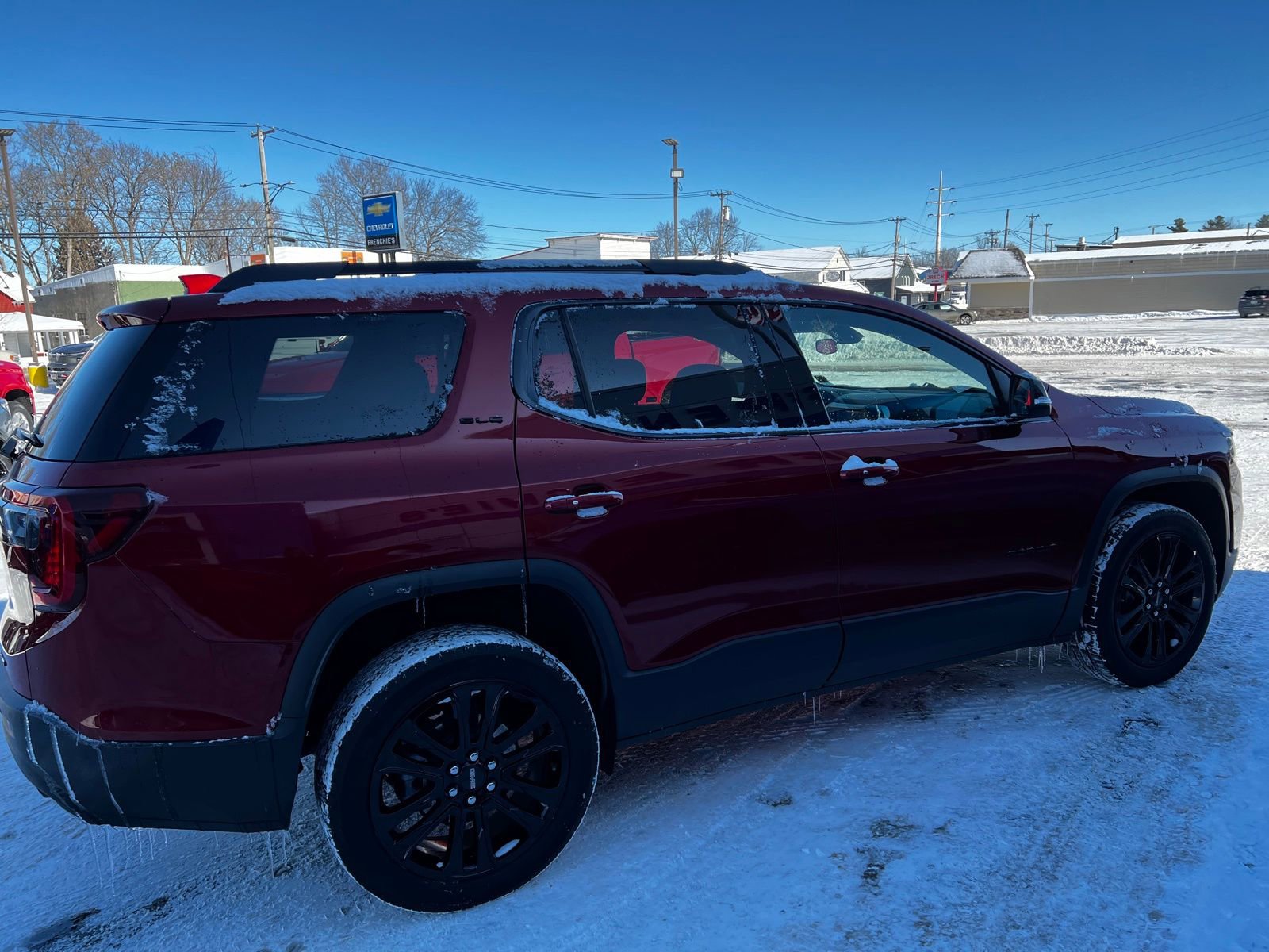 Used 2023 GMC Acadia SLE w/ Driver Convenience Package image 3