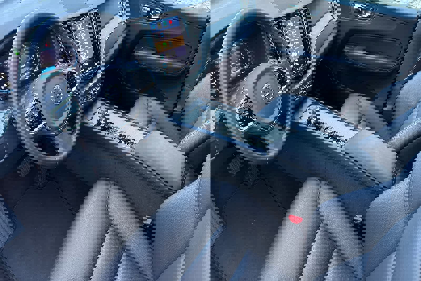 Used 2025 Volvo XC60 B5 Plus image 10