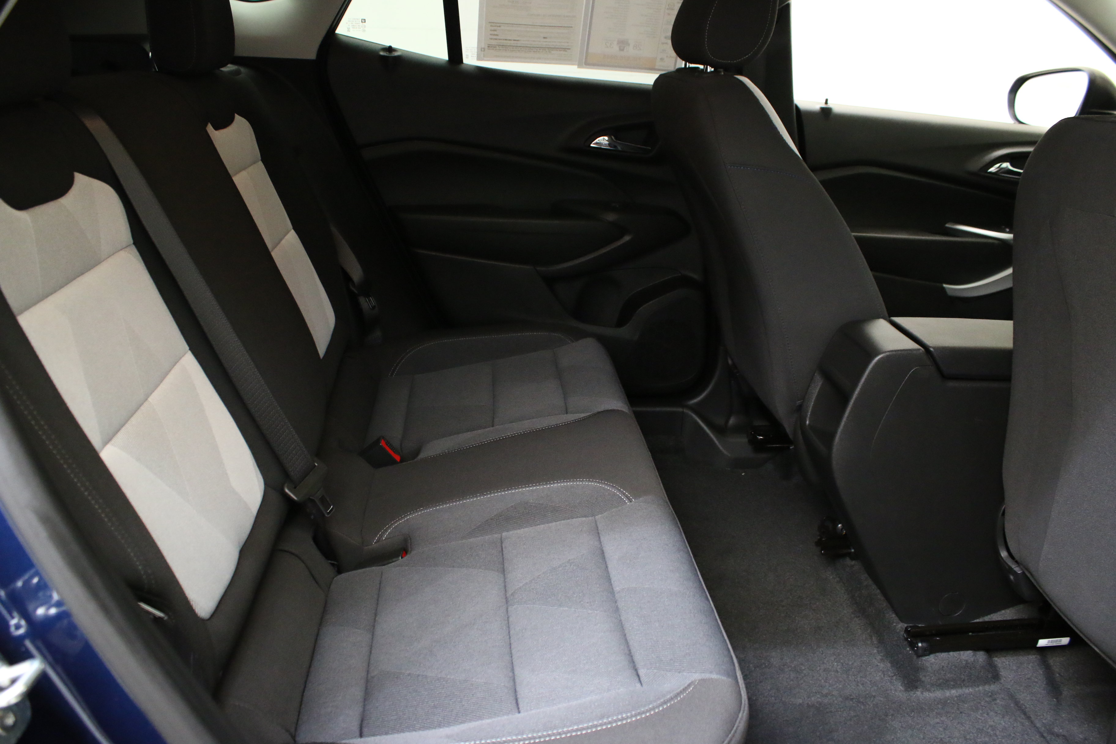 Used 2024 Chevrolet Trax LS FWD image 28