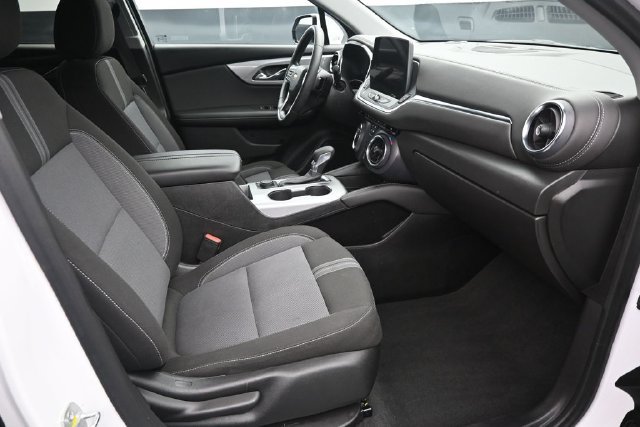 Used 2025 Chevrolet Blazer LT FWD image 20