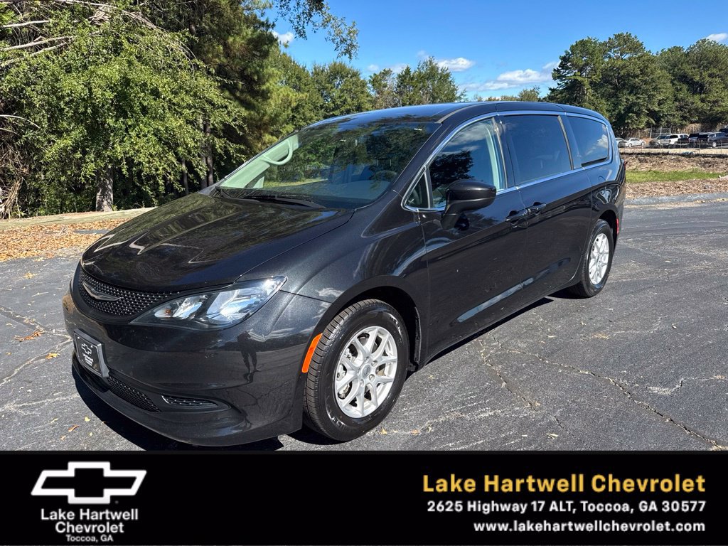 Used 2022 Chrysler Voyager LX FWD image 1