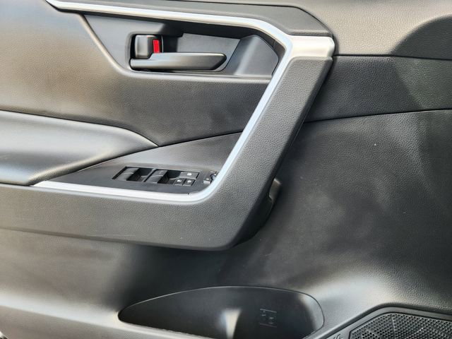Used 2022 Toyota RAV4 LE image 17