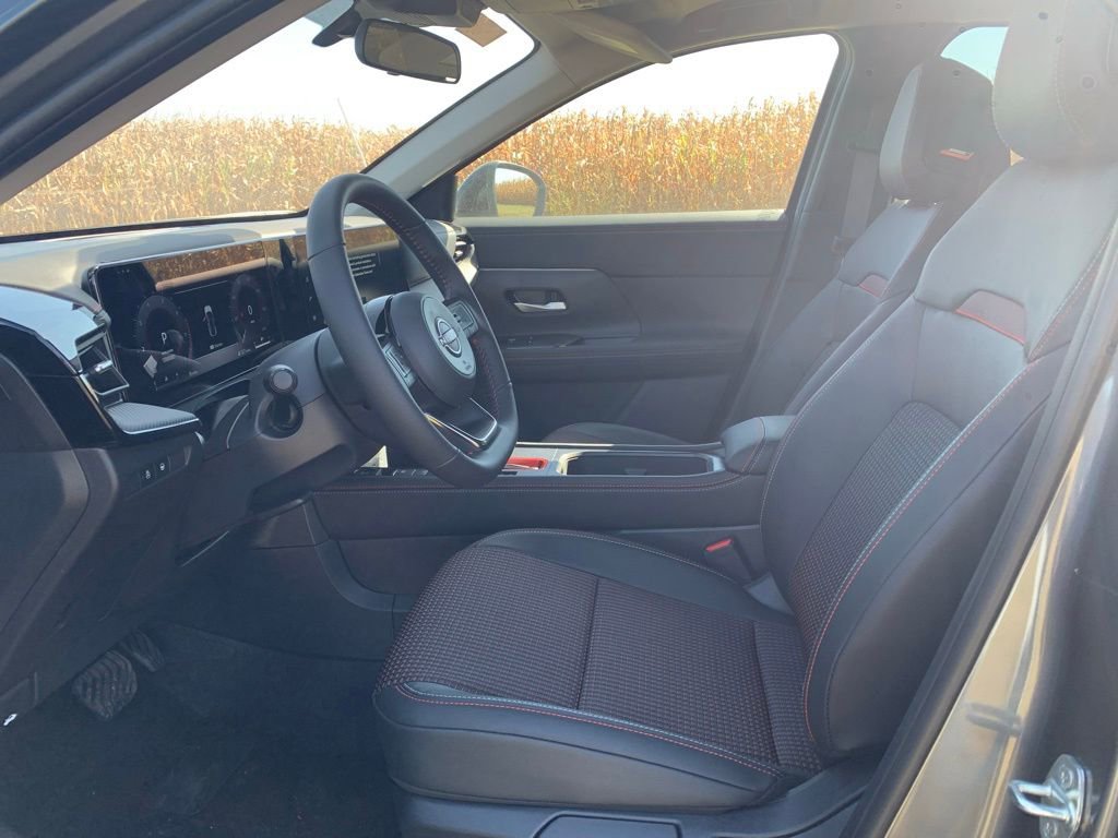 New 2026 Nissan Kicks SR w/ SR Premium Package AWD/4WD image 9