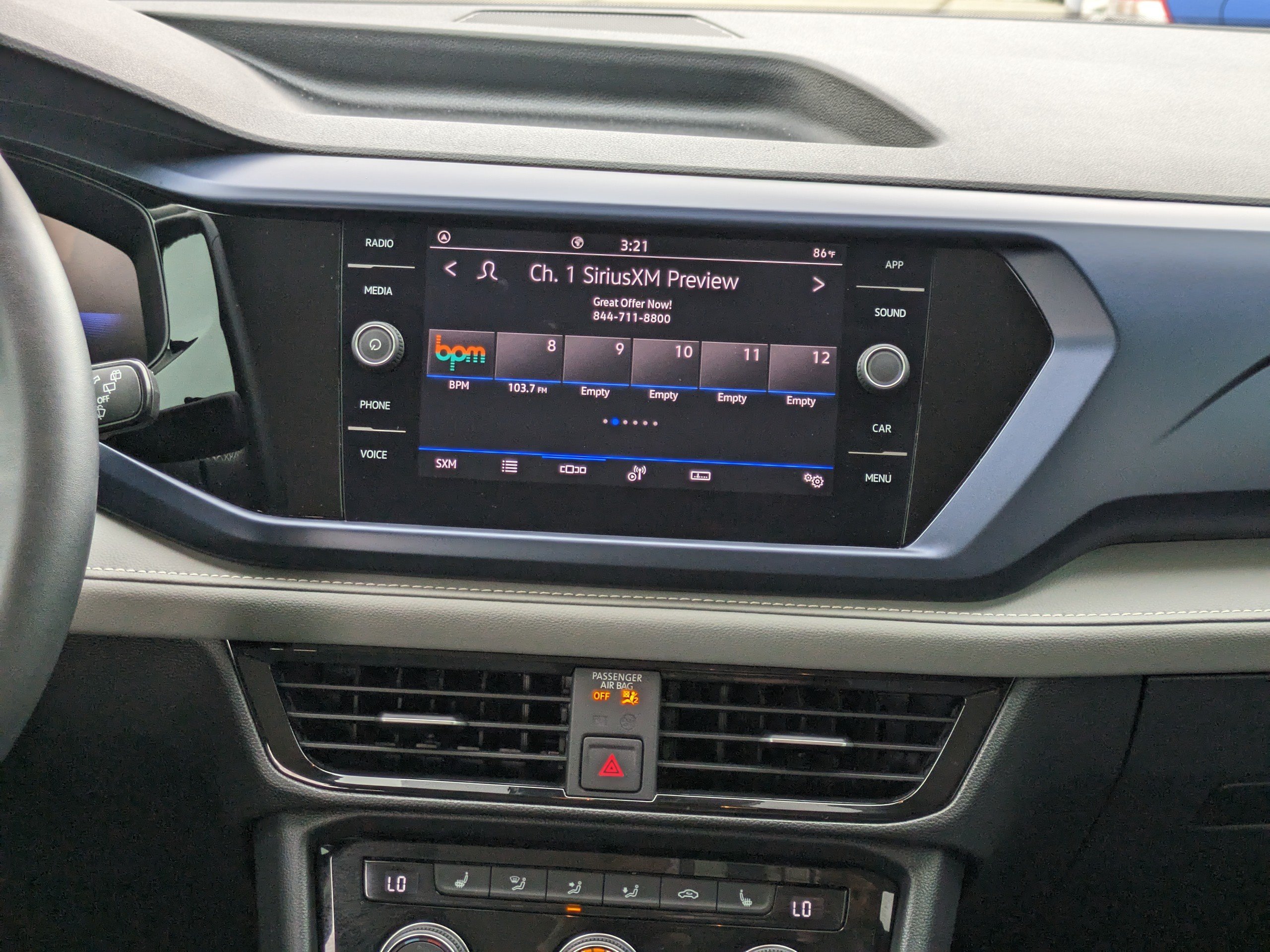 Certified 2024 Volkswagen Taos SE FWD image 18
